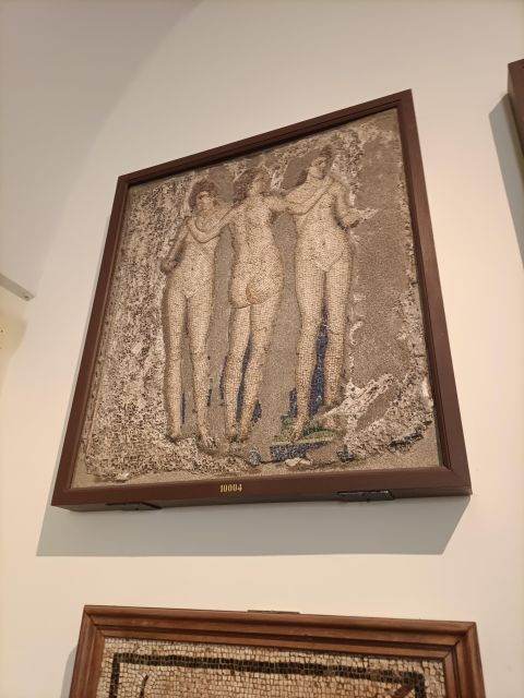 visit-the-museum-mann-with-a-professional-guide