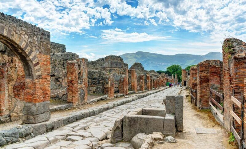 volcano-ruins-visit-mt-vesuvius-herculaneum-and-pompeii