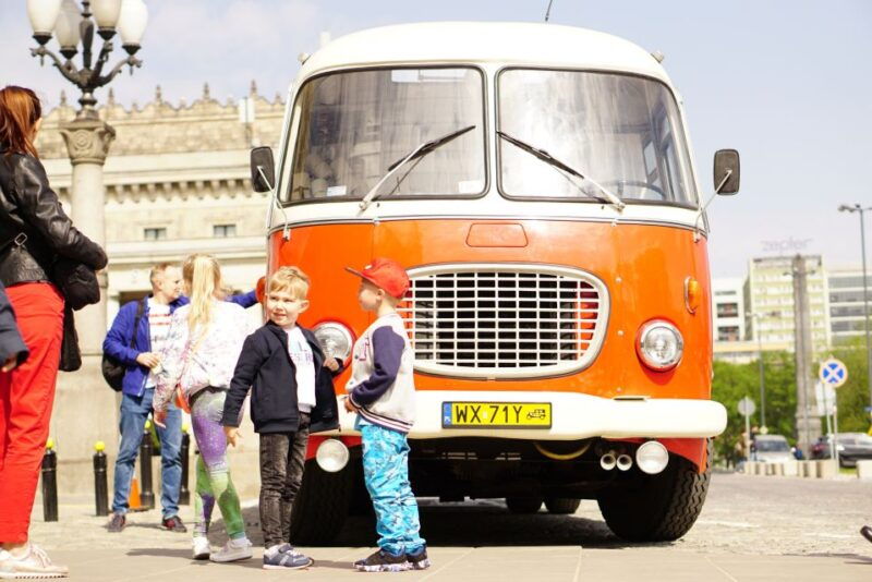 warsaw-highlights-guided-retro-bus-tour