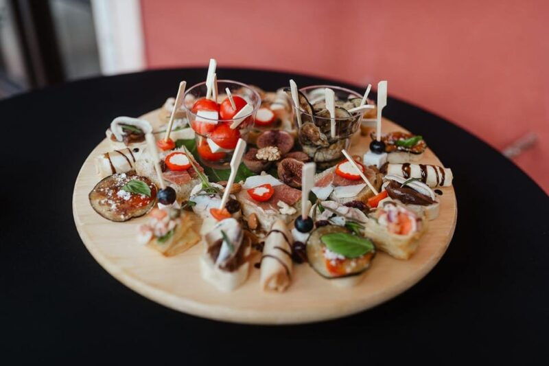 wine-pairing-3-glasses-with-snack-and-museum-tour
