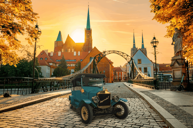 wroclaw-tour-of-the-old-town-in-an-imperial-e-car