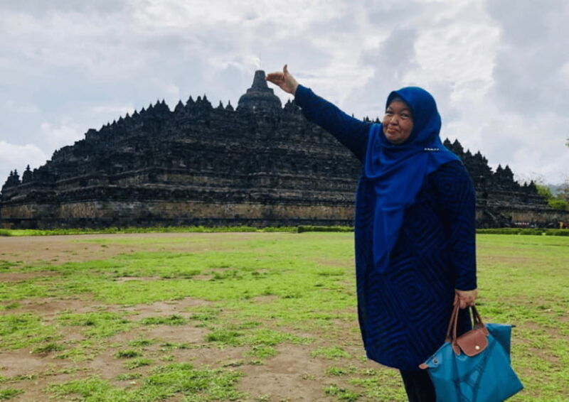 yogyakarta-borobudur-climbup-5-hours-tour-and-entry-ticket