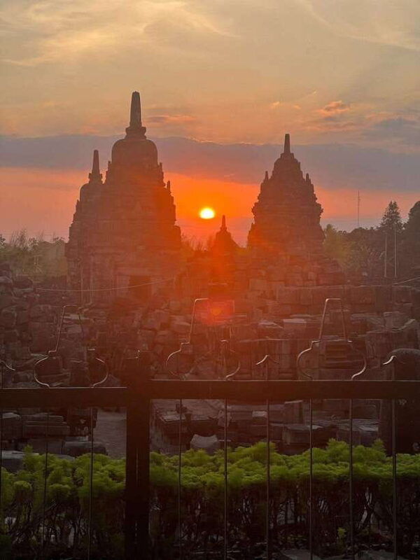 yogyakarta-borobudur-climbup-prambanan-tour-entry-ticket