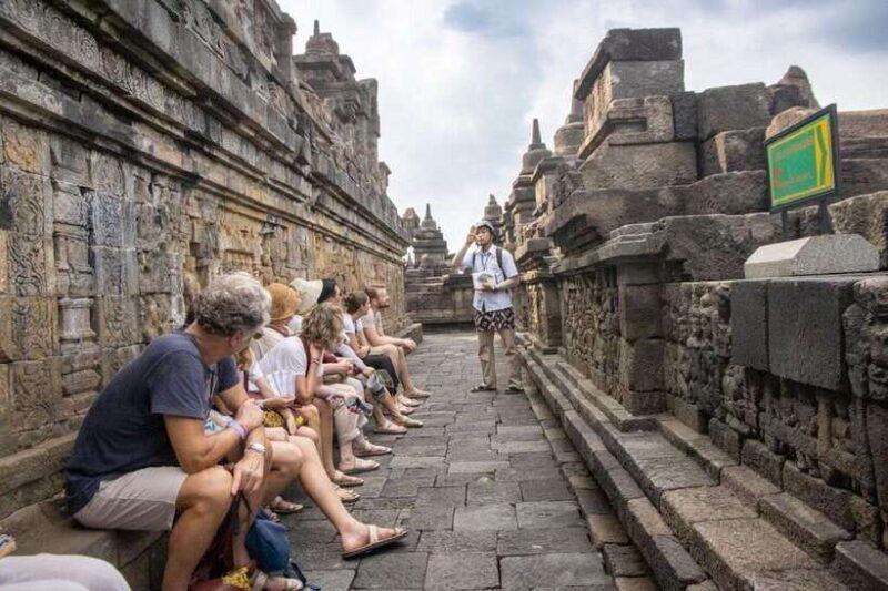 yogyakarta-borobudur-sunrise-from-setumbu-hill-and-climb-up