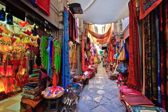 Bustling Markets of Delhi (Guided Half Day Shopping Tour) - Key Points