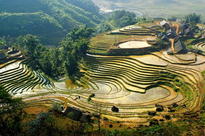 Explore Sapa 2 Days 1 Nights by Bus - Homestay - The Journey from Hanoi to Sapa: What to Expect