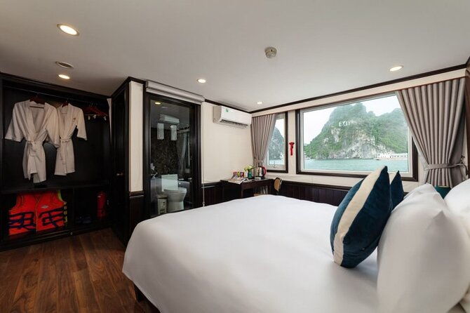 Halong Bay 2 Days 1 Night - AMANDA CRUISE 5-star - Day 2: Sunrise, Cave Exploration, and Return