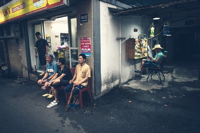 Hanoi Street Photography in a Vintage Community - Exploring the Hanoi Vintage Neighborhoods