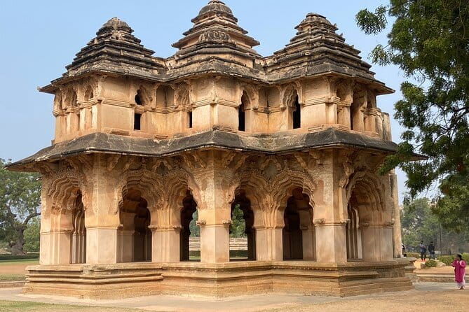 Hire a Licensed Guide for Fullday Hampi visit with own transport - Key Points