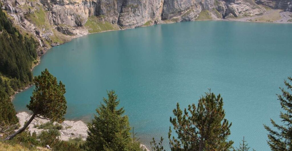 Interlaken: Private Hiking Tour Oeschinen Lake & Blue Lake