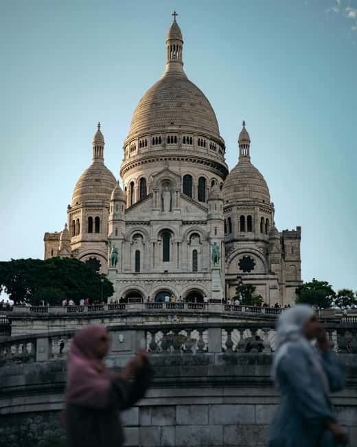 Montmartre in 1h30 - Highlights Guided Walking Tour - A Closer Look at the Tour Experience