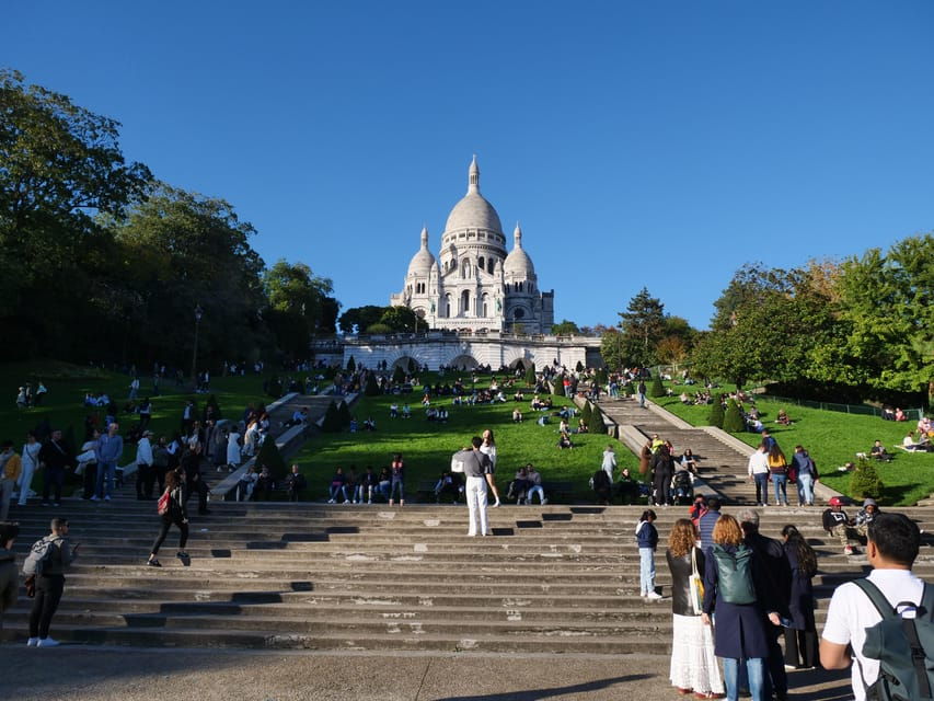 Paris: Montmartre Must-See Walking Tour with a Local Guide