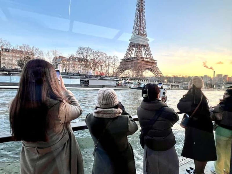 Paris: Seine Cruise with French Music Playlist & Postcard - Discovering the Seamless Charm of the Seine in Just One Hour