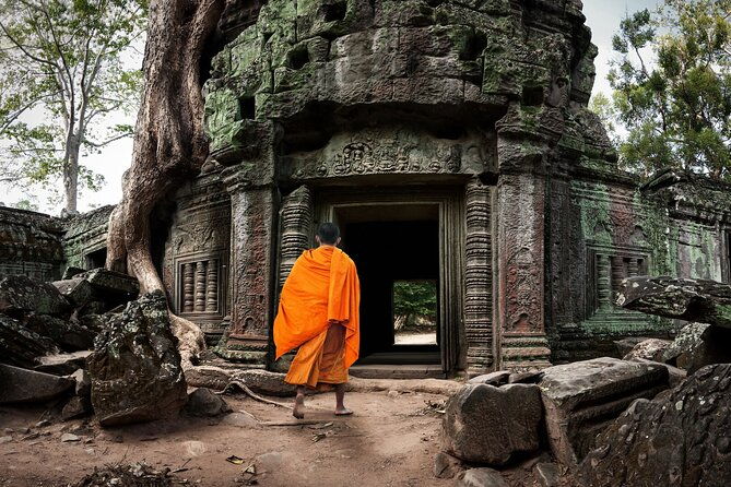 Private sunrise tour to Angkor Wat & other highlights with Professional Guide. - Exploring Angkor Wat and Srah Srang