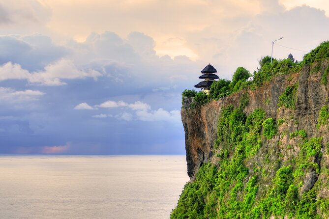 Private Tour: Uluwatu Temple & Southern Bali Highlights - The First Stop: Pandawa Beach