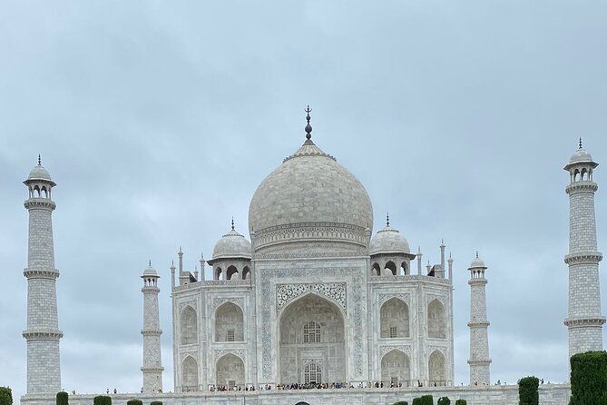 Visit Taj Mahal - The Practical Aspects of the Tour