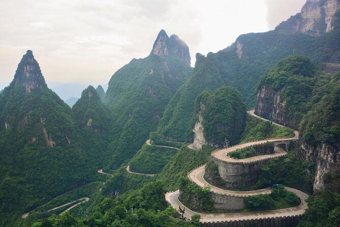 2-Day Best Of Zhangjiajie-Avatar World & Tianmen Mountain Tour - Exploring the Surreal Landscapes of Zhangjiajie