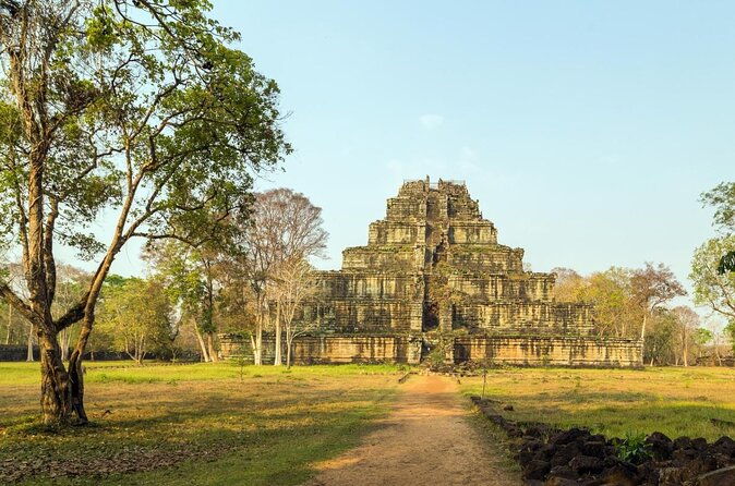 2-Days Private Tour Explore Angkor Wat, Beng Mealea Temple and Floating Village - Introduction