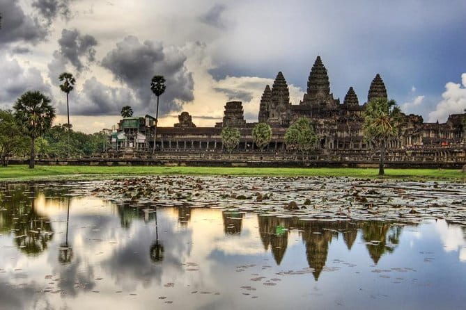 2- Days Private Tour Explore Sunrise Angkor Wat,Beng Mealea and Floating Village - Introduction