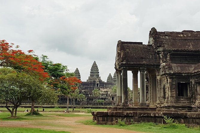 2 Day private tour: Small tour, Big tour, sunrise and sunset,floating village. - Transportation, Guides, and Extras
