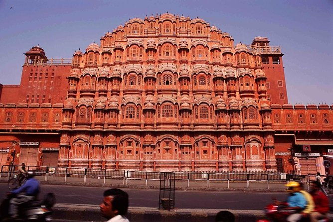 2 Days Private Tour to Jaipur - Day One: From Water Palaces to Historic Markets