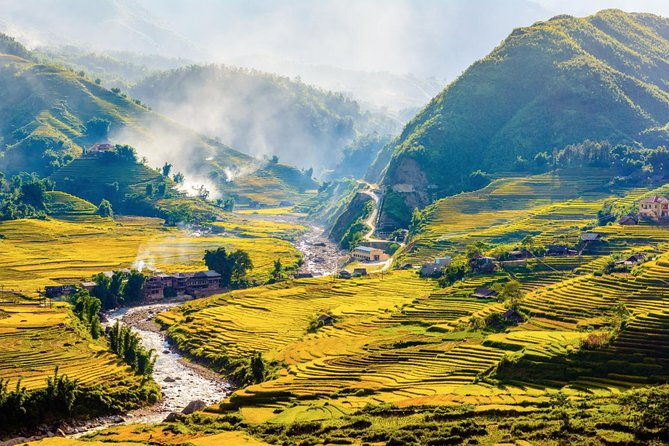 3-day Amazing Sapa Trekking & Fansipan cable car: homestay+hotel - Day 1: Trekking Through the Rice Terraces & Local Villages