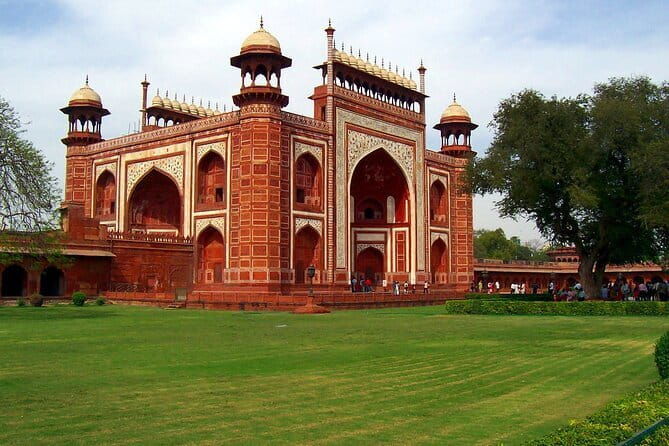 3-Day Golden Triangle Luxury Tour from Delhi to Agra and Jaipur - Day 2: Wonders of Agra