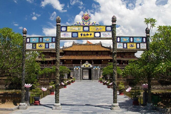 3-Hours Hue Imperial Walking Tour with Guide - The Itinerary Breakdown: What to Expect