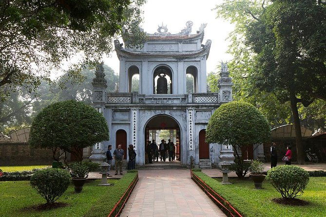 8-Day Discover Northern Vietnam Highlight: Hanoi - Ninh Binh - Sapa - Halong Bay - Transportation and Group Dynamics