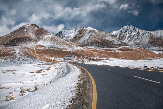 9-Day Karakoram Valley's Tour - Day 4: The High-Altitude Marvels – Khunjerab and Attabad Lake