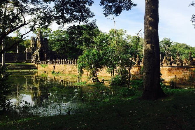 A Day Angkor Park Tours - Private English Speaking Tour Guide - Comfort and Convenience: What’s Included?