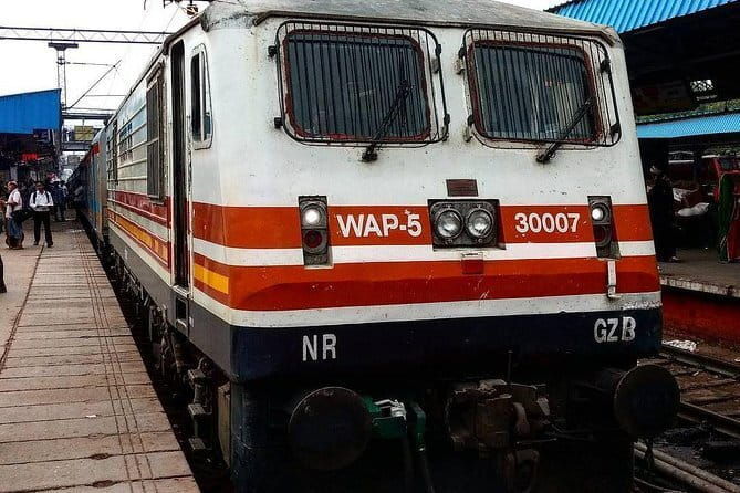 Agra tour by Train - The Journey Begins: From Delhi to Agra
