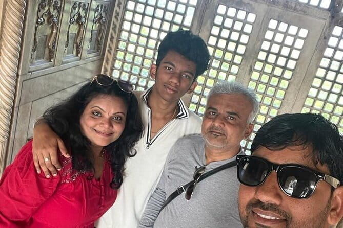 All-Inclusive Private Tour From Delhi To The Taj Mahal - What You Can Expect at Each Stop