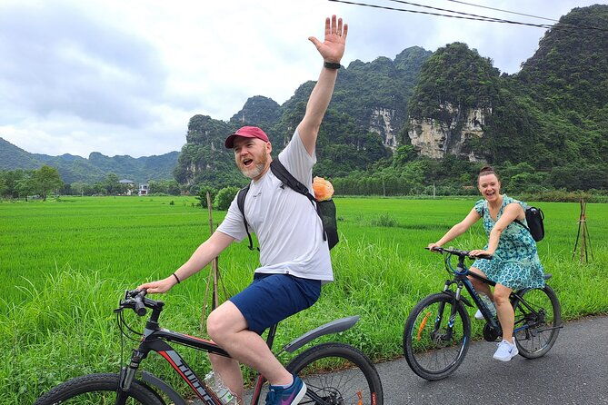Amazing Ninh Binh Day Tour: Mua Cave - Tam Coc - Hoa Lu - Lunch: Traditional Flavors and Cultural Balance  