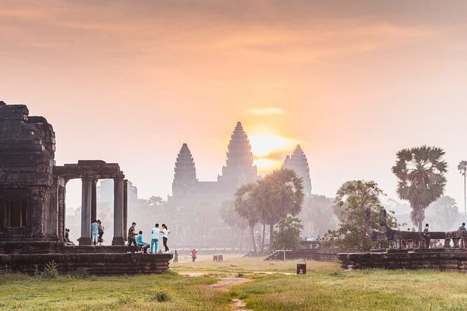 Angkor Wat 4-Day Tour from Bangkok - Day 2: Sunrise at Angkor Wat and Exploring the Ancient City