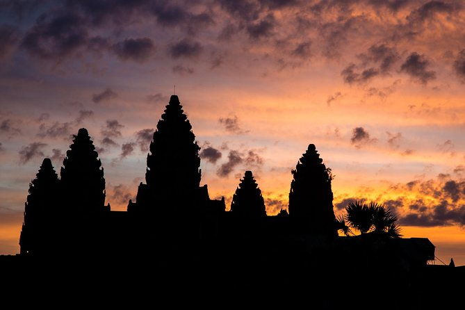 Angkor Wat Small-Group Sunrise Tour from Siem Reap - Exploring Angkor Wat