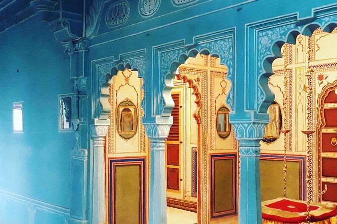 Authentic Experience-City palace and Folk dance - Discovering Mewar Miniature Art at Dev Laxmi Art