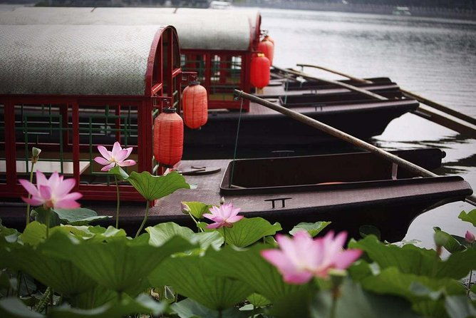Beijing Hutong Night Tour with Yunnan Style Dinner and Chartered Boat Ride at Houhai Lake - Considerations and Practical Tips