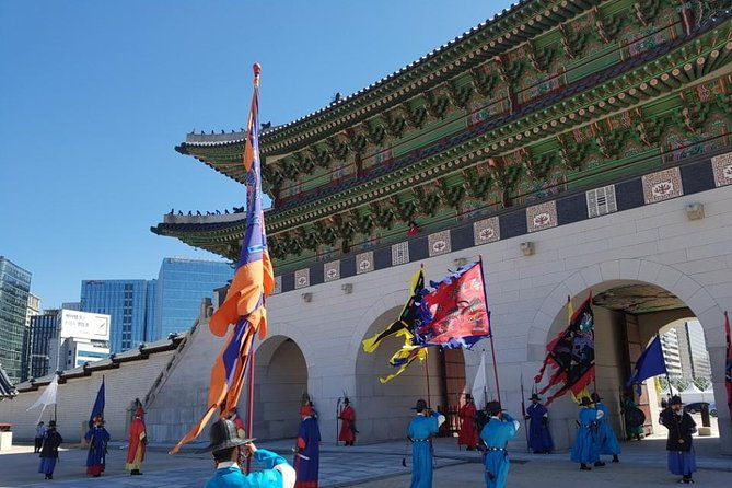 Best Walking Tour to Gyeongbok Palace n Bukchon with Expert - Practical Details and What to Expect