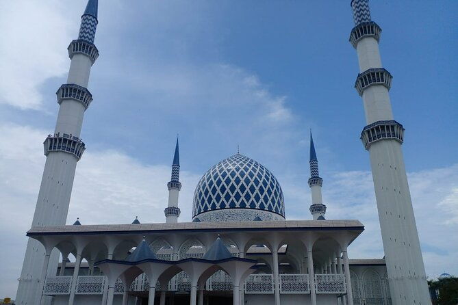 Blue Mosque And Batu Caves Private Tour from Kuala Lumpur - Real Travelers’ Insights: From the Reviews