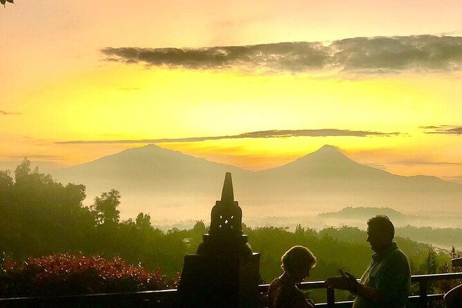 Borobudur Sunrise from Setumbu Hill and Great temples tour - Exploring Borobudur: An Architectural Wonder