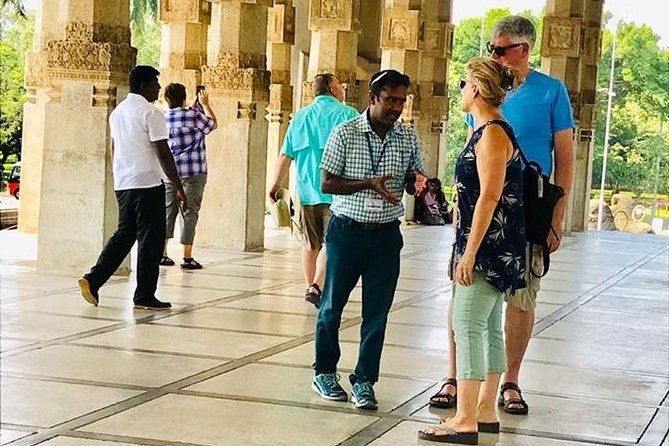 Colombo City Tour From Negombo - The First Stop: Gangaramaya (Vihara) Buddhist Temple