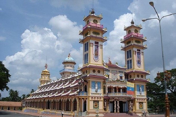 Cu Chi Tunnels and Cao Dai Temple private tour full day - The Guide’s Role and Authentic Details