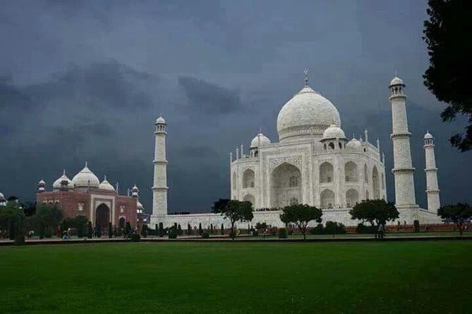 Day Trip to The Taj Mahal and Agra with Fatehpur Sikri from Jaipur - En Route to Agra: Fatehpur Sikri