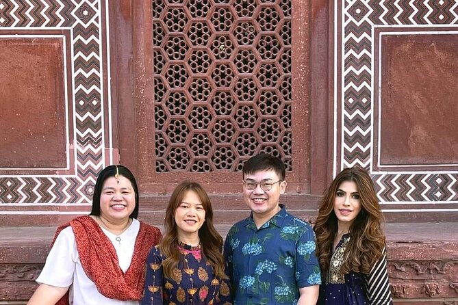 Delhi: Old and New Delhi Private One Day Tour - How the Experience Feels in Practice