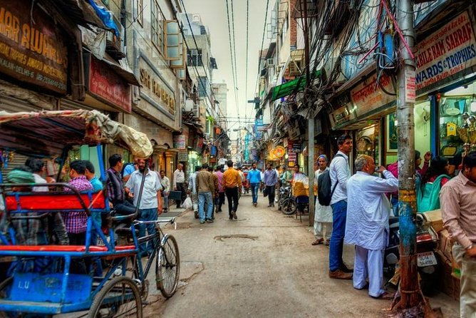 Discover Old Delhi: 4-Hour Evening Walking Tour includes Guide & Dinner - Practical Details and What to Expect