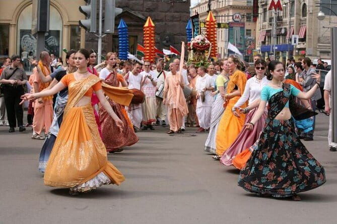 Divine Mayapur: Temples & Teachings Day Trip From Kolkata - Exploring the ISKCON Temple Complex