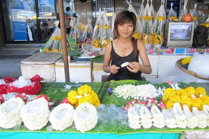 Experience Bangkok at Night with Streetfood Dinner & Foot Massage - How This Tour Provides Value