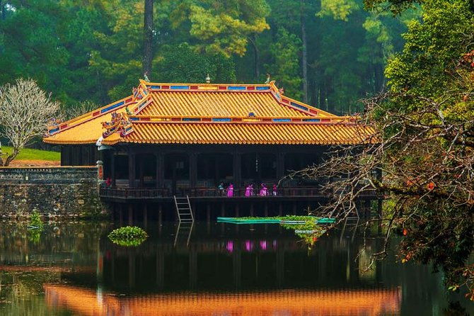 Explore Hues 3 Royal Tombs & Iconic Pagoda with an (ES) driver. - The Itinerary in Detail