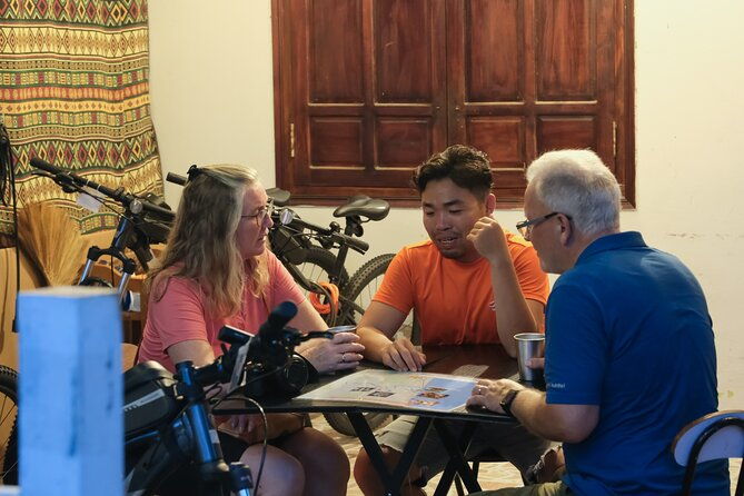 Food Tour By Bicycle In Phu Quoc - Stop 2: Phu Quoc Centre — A Quick Dive into Local Life & Bánh Mì